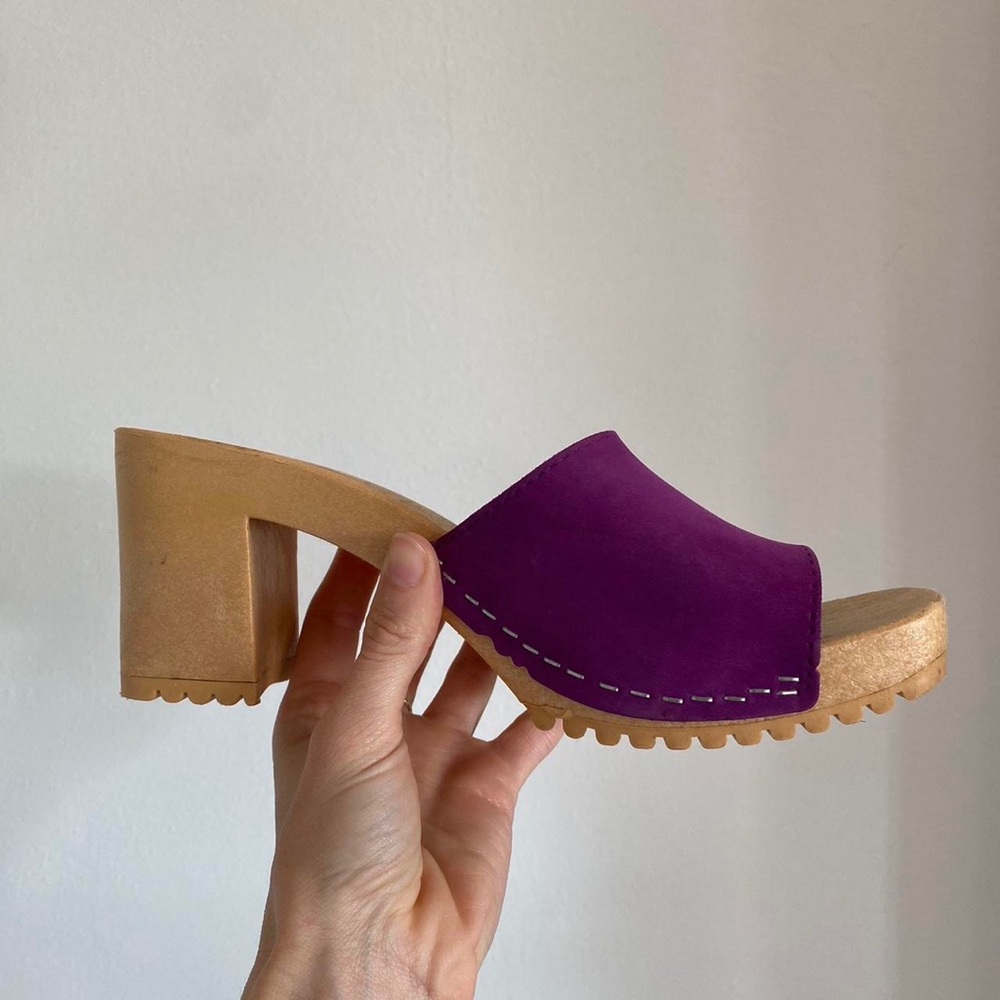 Vintage purple heel